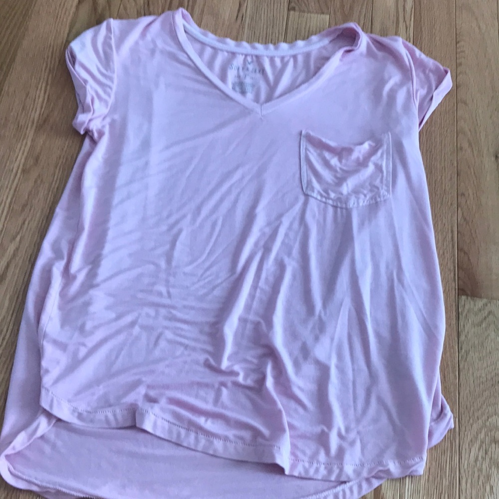 American Eagle V Neck shirt